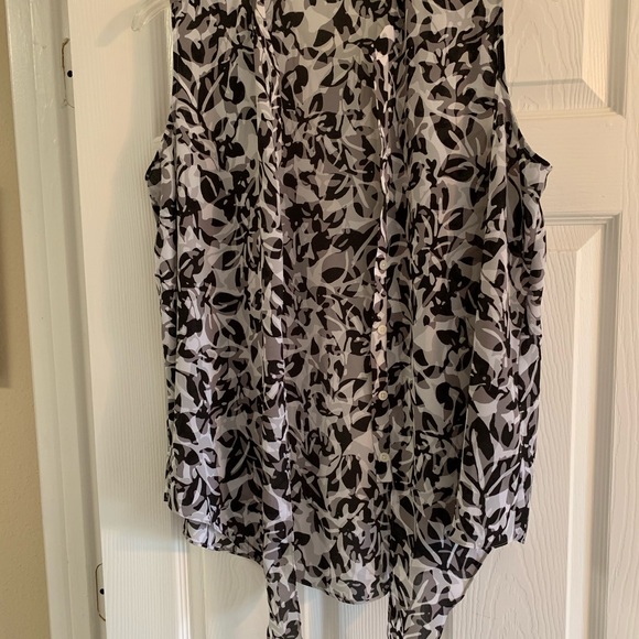 Donated Investments sleeveless blouse - Picture 2 of 6